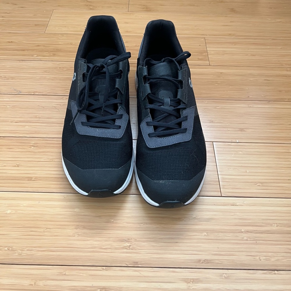 On Running Shoes Men’s Size 12 Very Good Condition